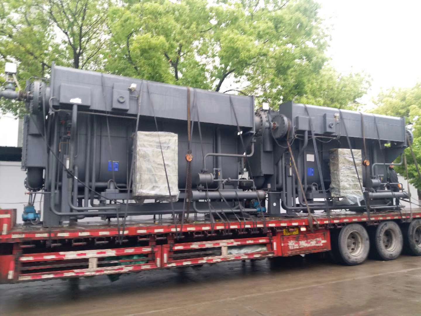 成功收購河南南街村4臺(tái)雙良溴化鋰制冷機(jī)